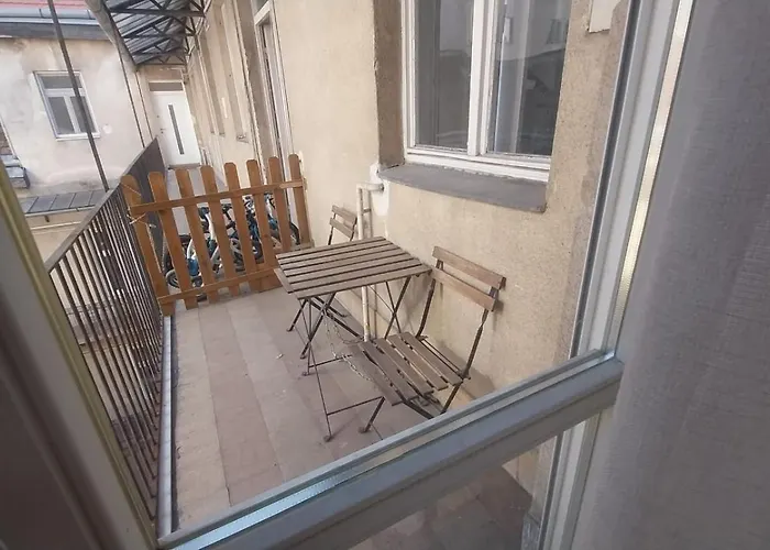 Apaczai Apartment Nearby Chain Bridge